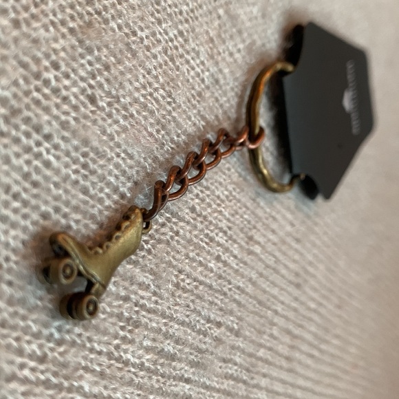 Handmade - Antique Bronze Keychain Roller Skates - Picture 4 of 5